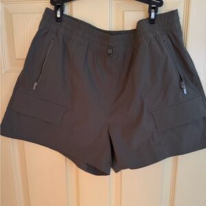 Athleta NWOT Deep Olive Green Cargo Shorts Lightweight Performance